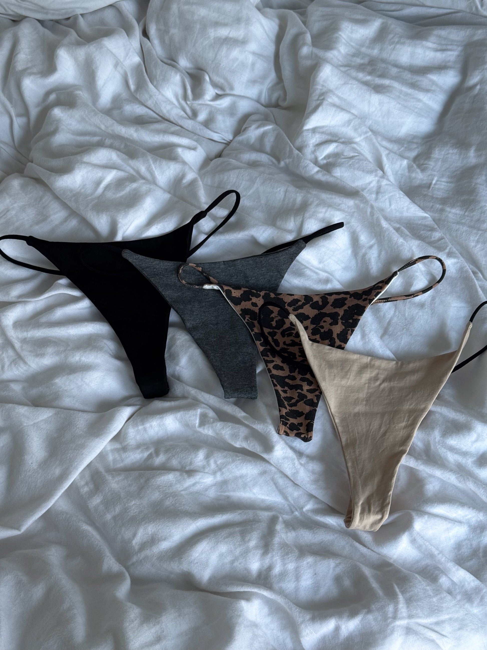 Набір трусиків стрінгів з бавовни 4 шт